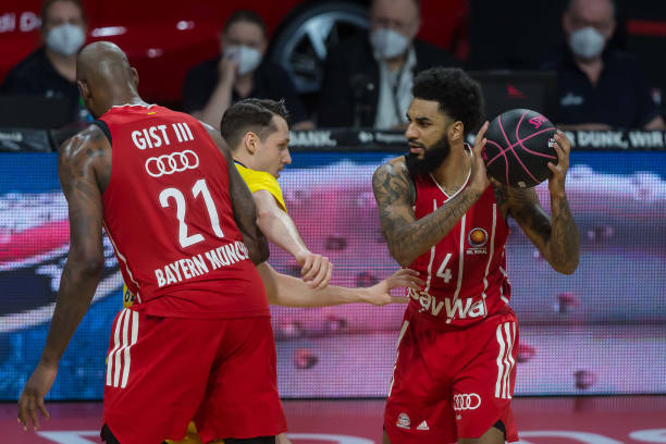 他在战术上 他在战术上