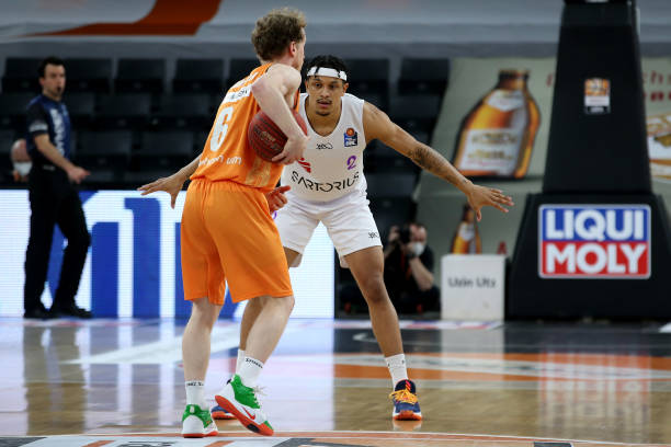 灵活的中路 灵活的中路