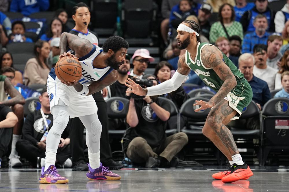 周琦，作为中国篮球的佼佼者，他的成长历程充满了奋斗与拼搏。（中国篮坛翘楚周琦的成长之路：写满奋斗与拼搏）